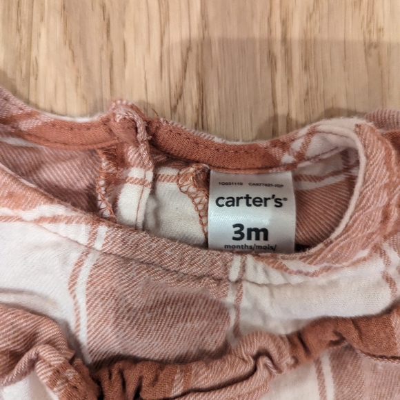 Carter's 2-pc plaid outfit (0-3 M) - Picture 2 of 2
